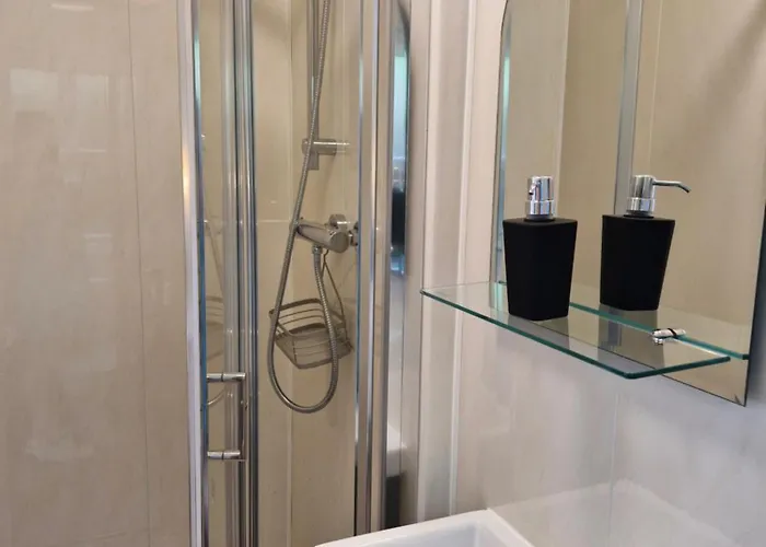 Hillhead House, F94 F6n1 5*